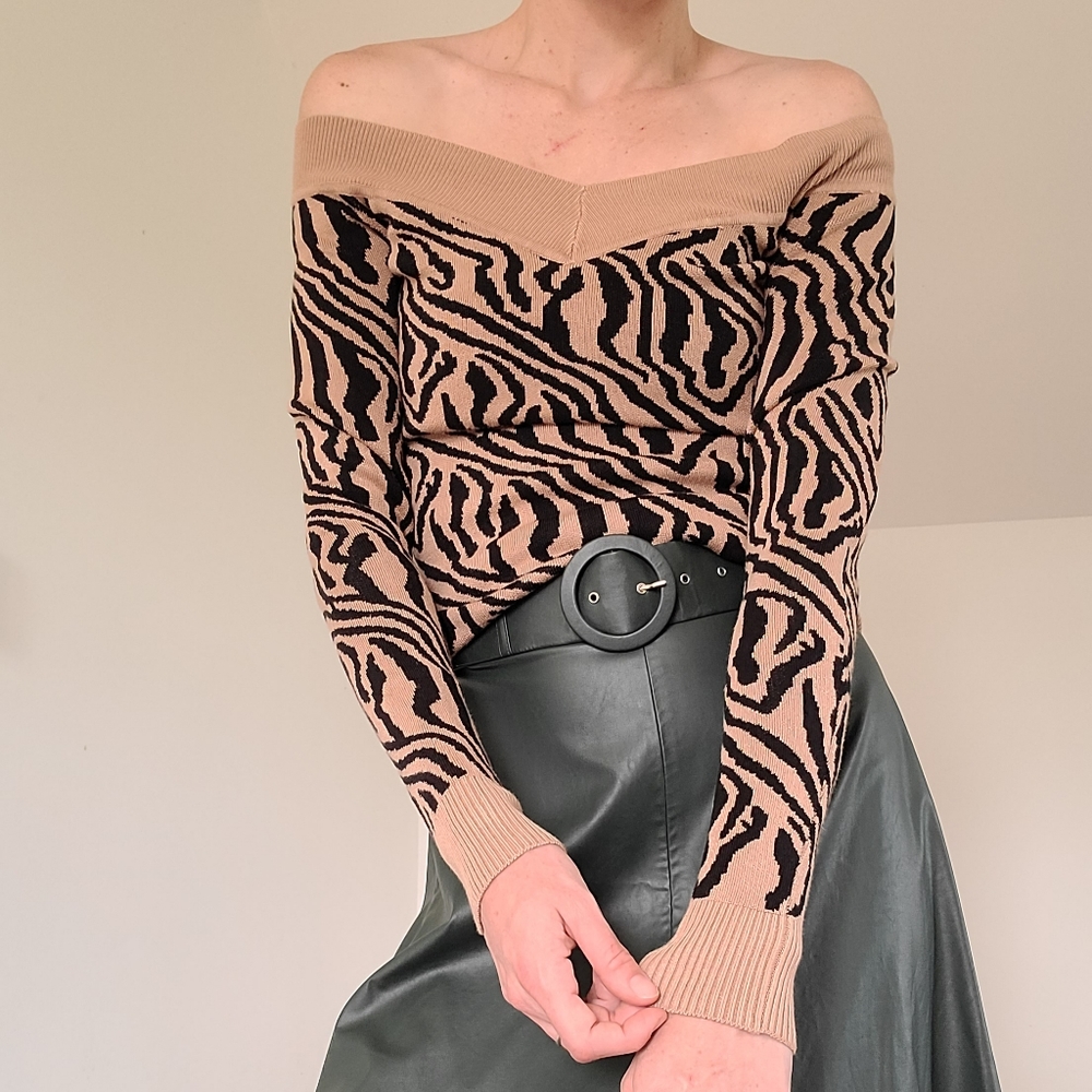 GUESS - NWT Animal print sweater